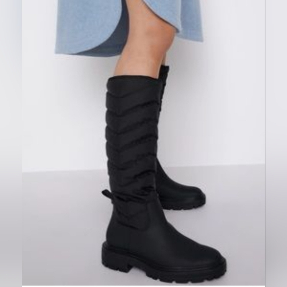 Zara Womens Size 8 Black Quilted Rubberized Tall Chunky Boot